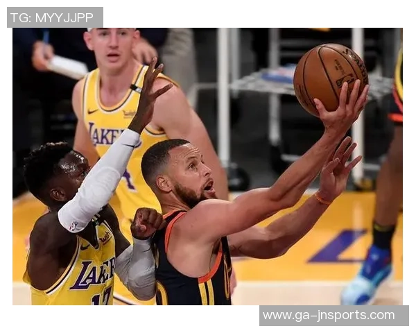 湖人对火箭季后赛第三场直播精彩回顾与第三节关键时刻分析