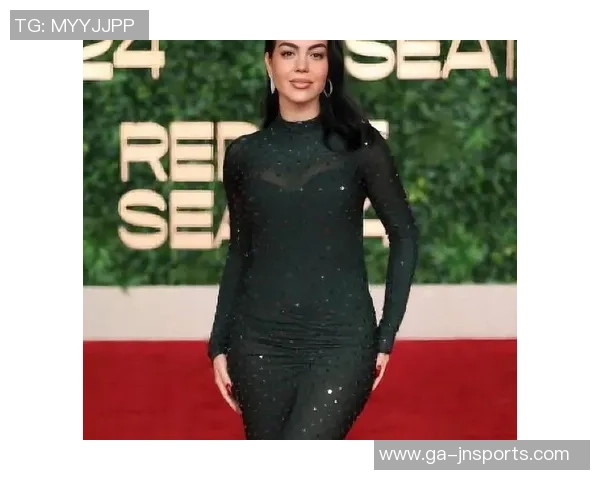 乔治娜Met Gala冷艳露脸:黑吊带裙问候王妃,C罗女友展示自傲魅力 乔治娜Met Gala冷艳露脸:黑吊带裙问候王妃,C罗女友展示自傲魅力